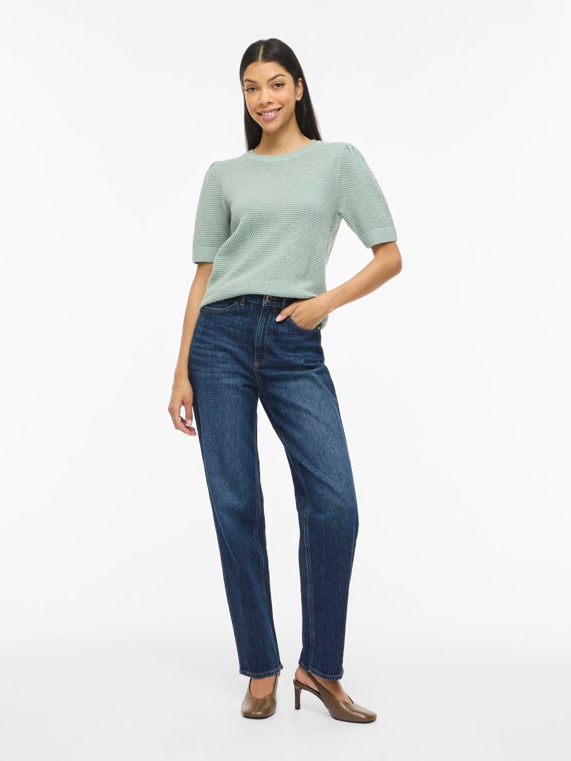 model_shot-front_full