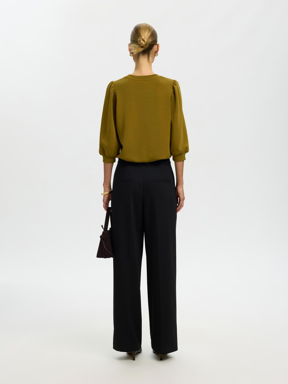 model_shot-back