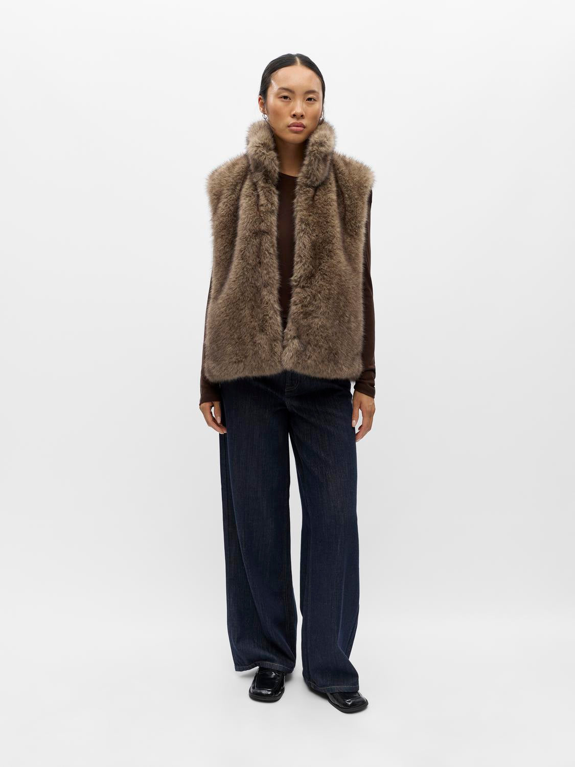 model_shot-front_full