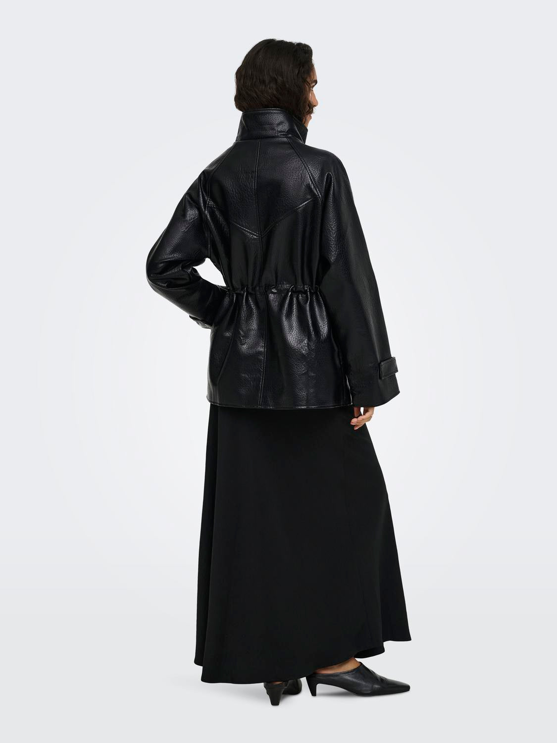 model_shot-back