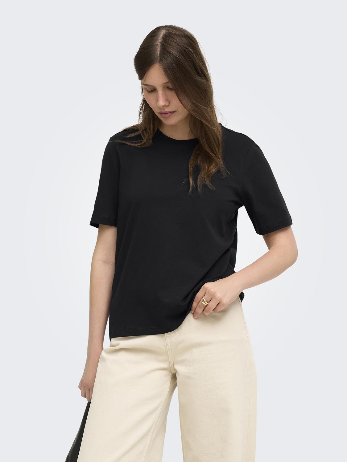 model_shot-front