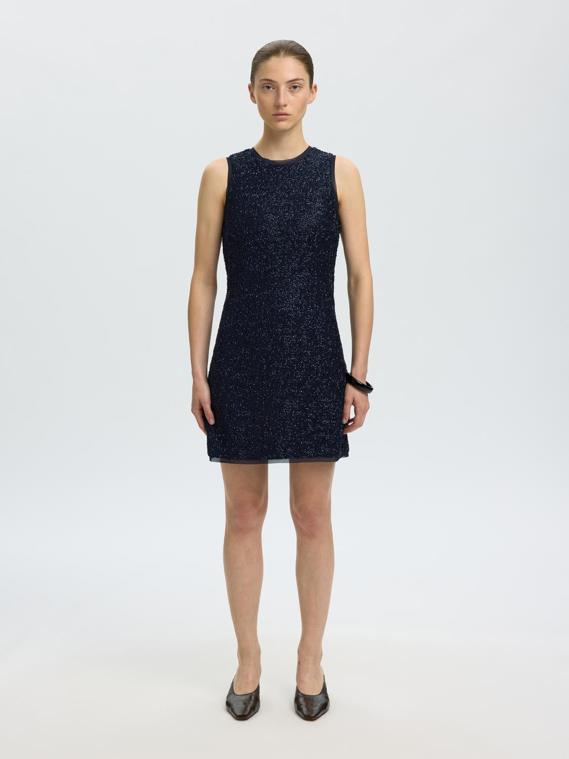 model_shot-front