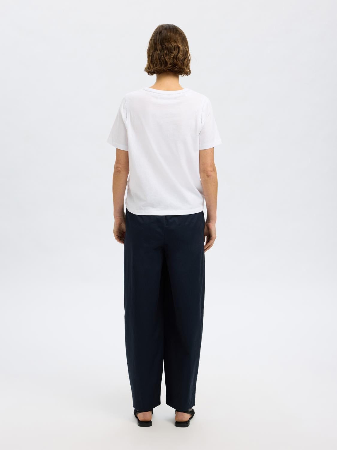 model_shot-back