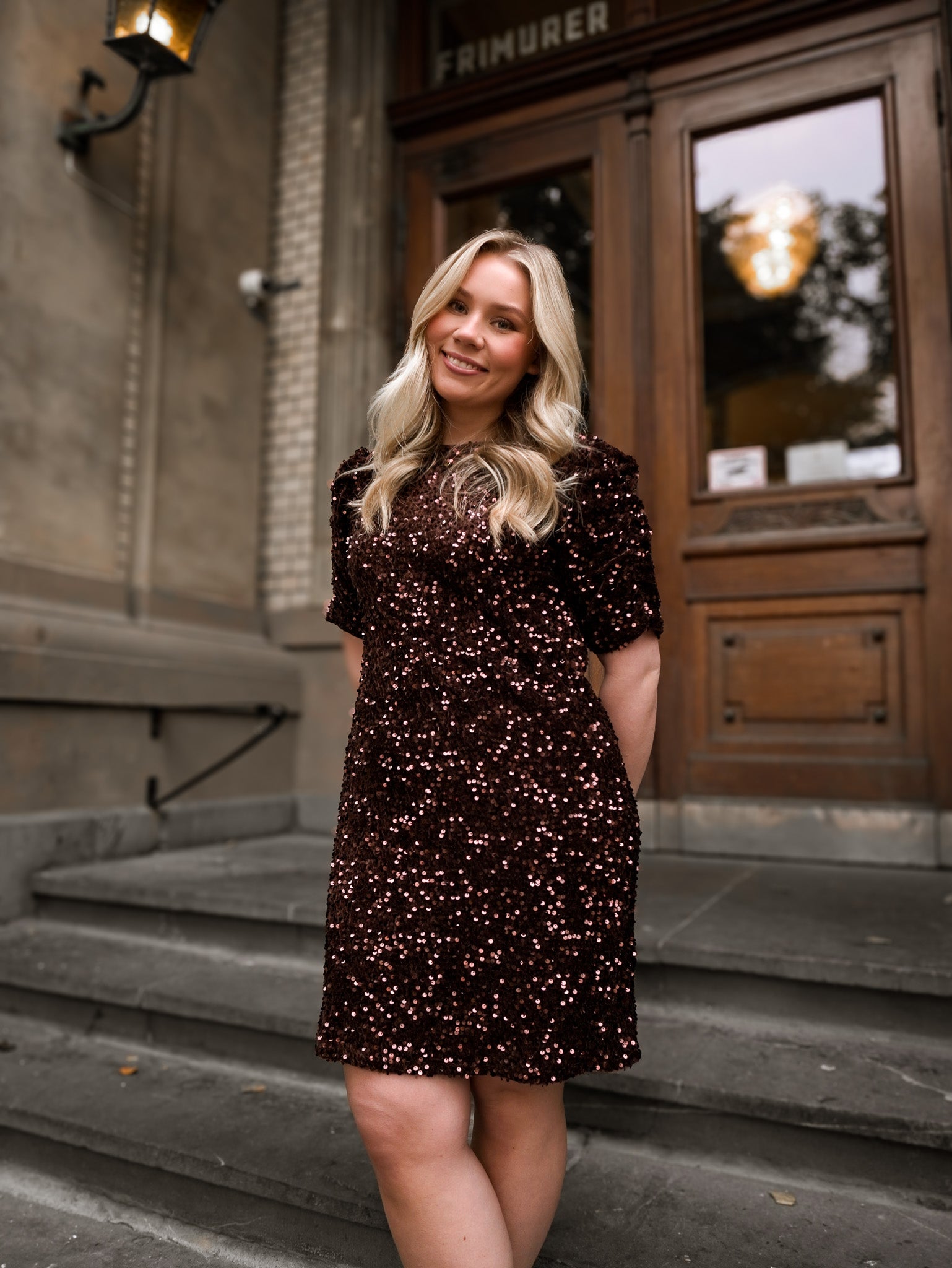 VIBELIEVE Short Dress - Coffee Bean