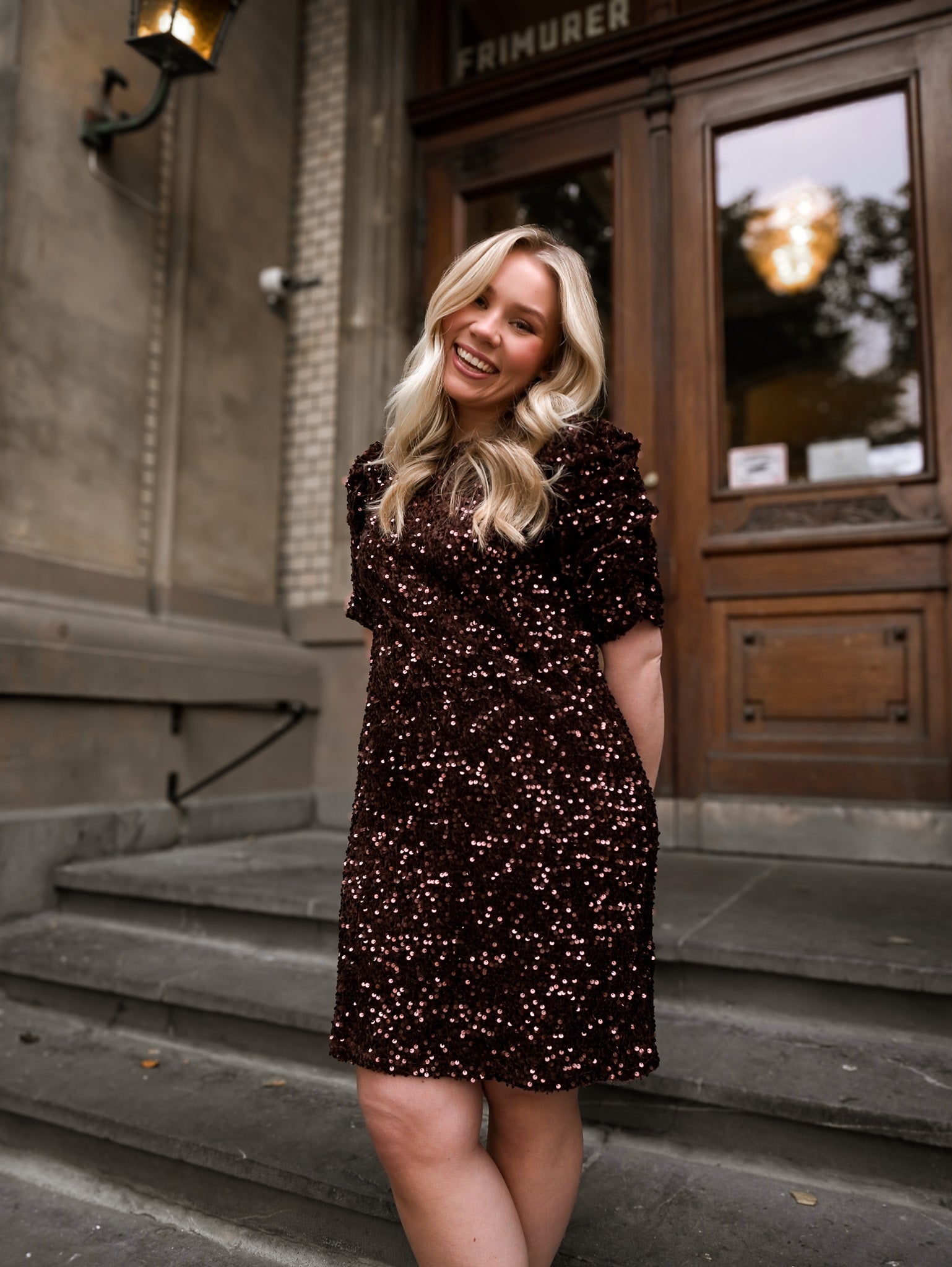 VIBELIEVE Short Dress - Coffee Bean