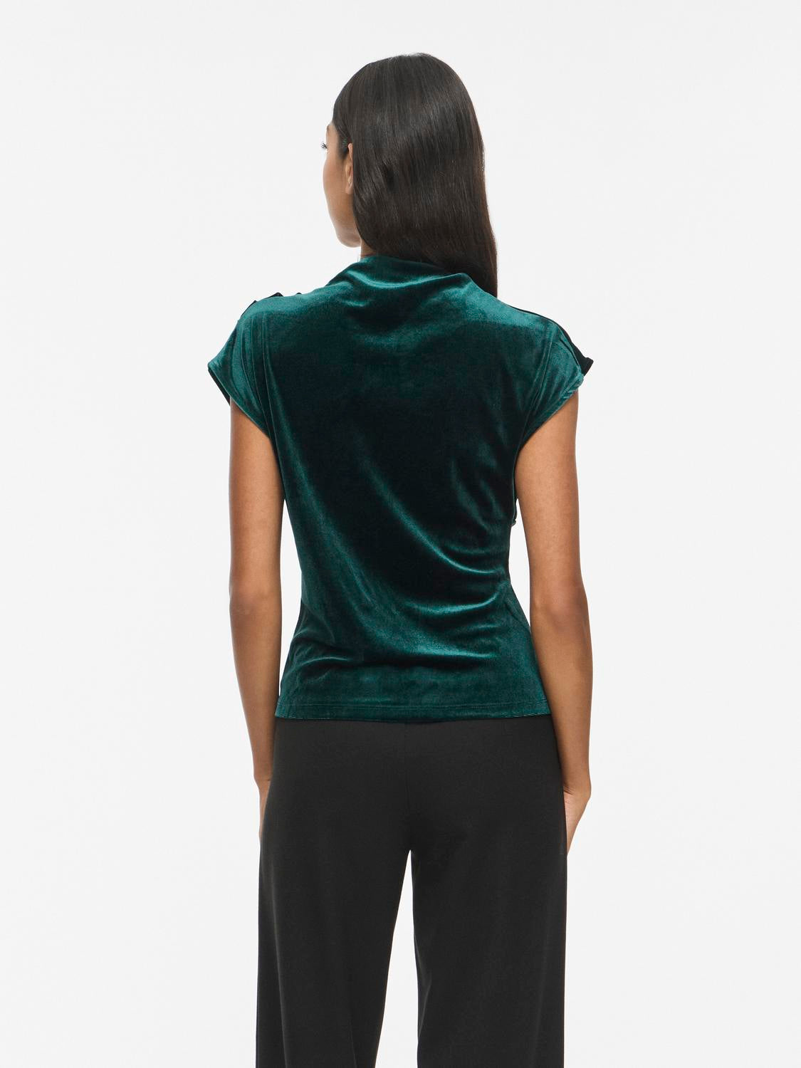 model_shot-back
