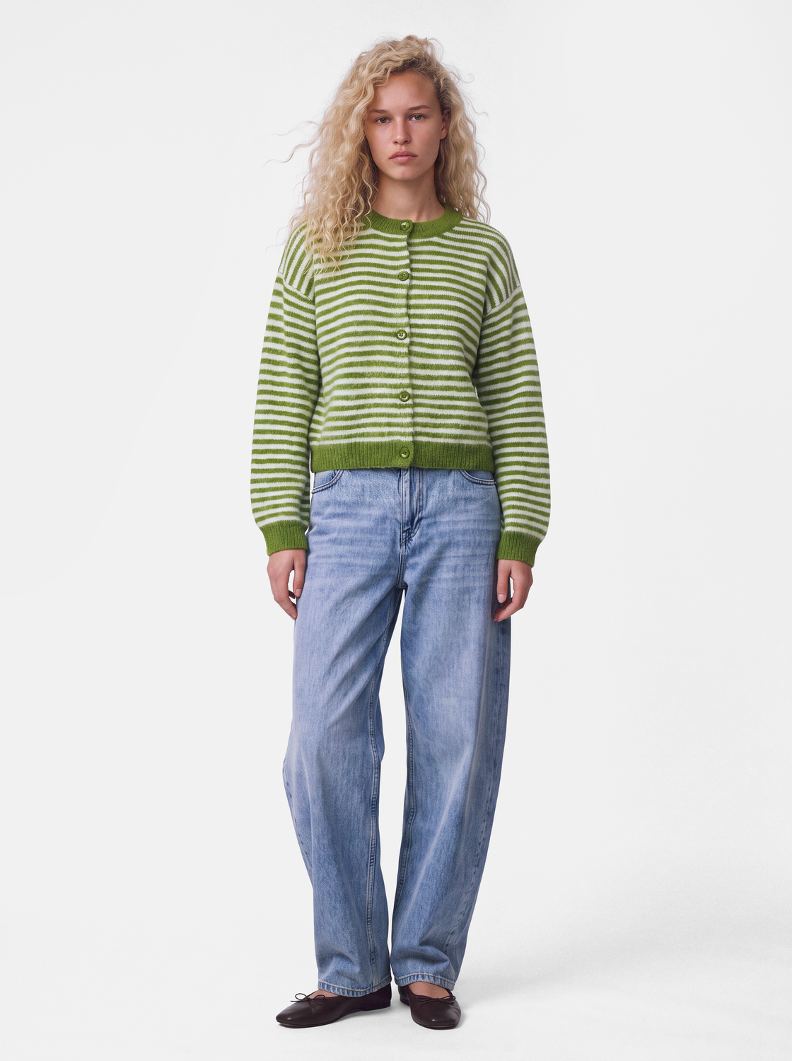 model_shot-front_full
