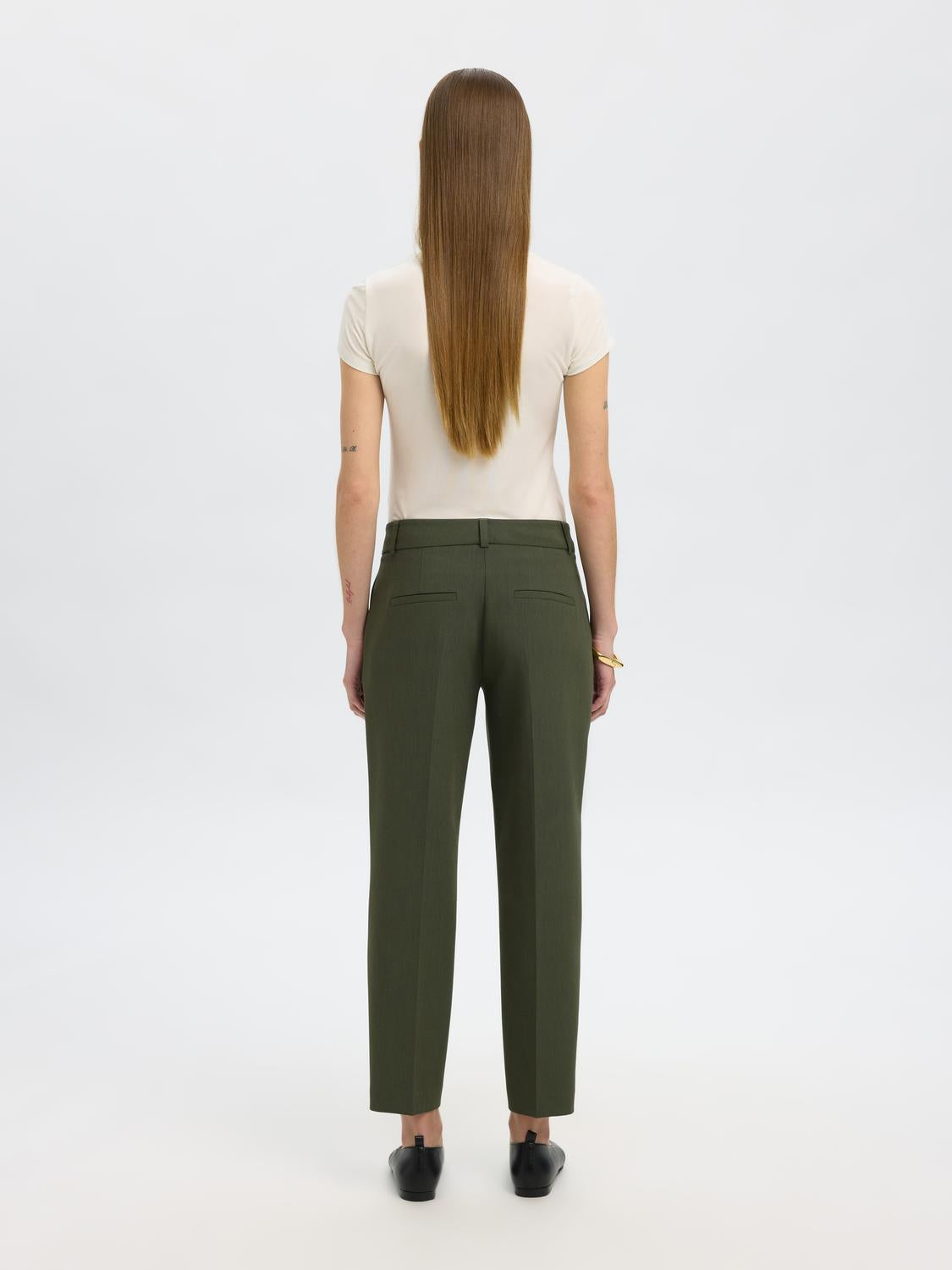 model_shot-back