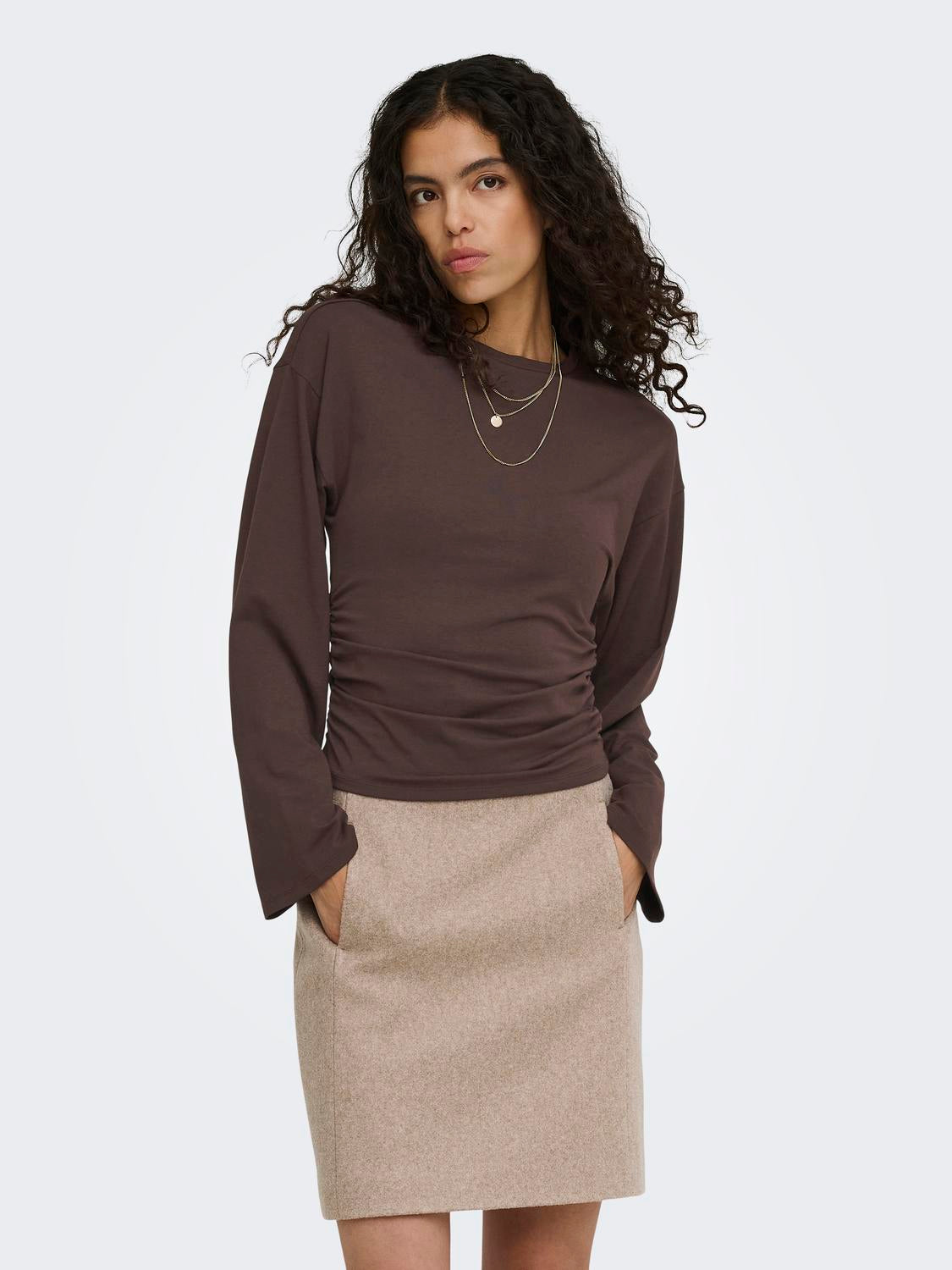 model_shot-front