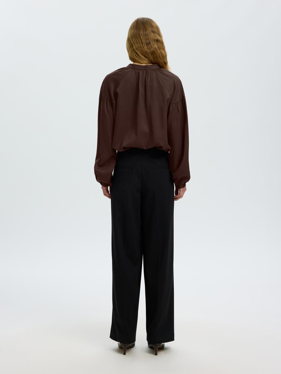 model_shot-back