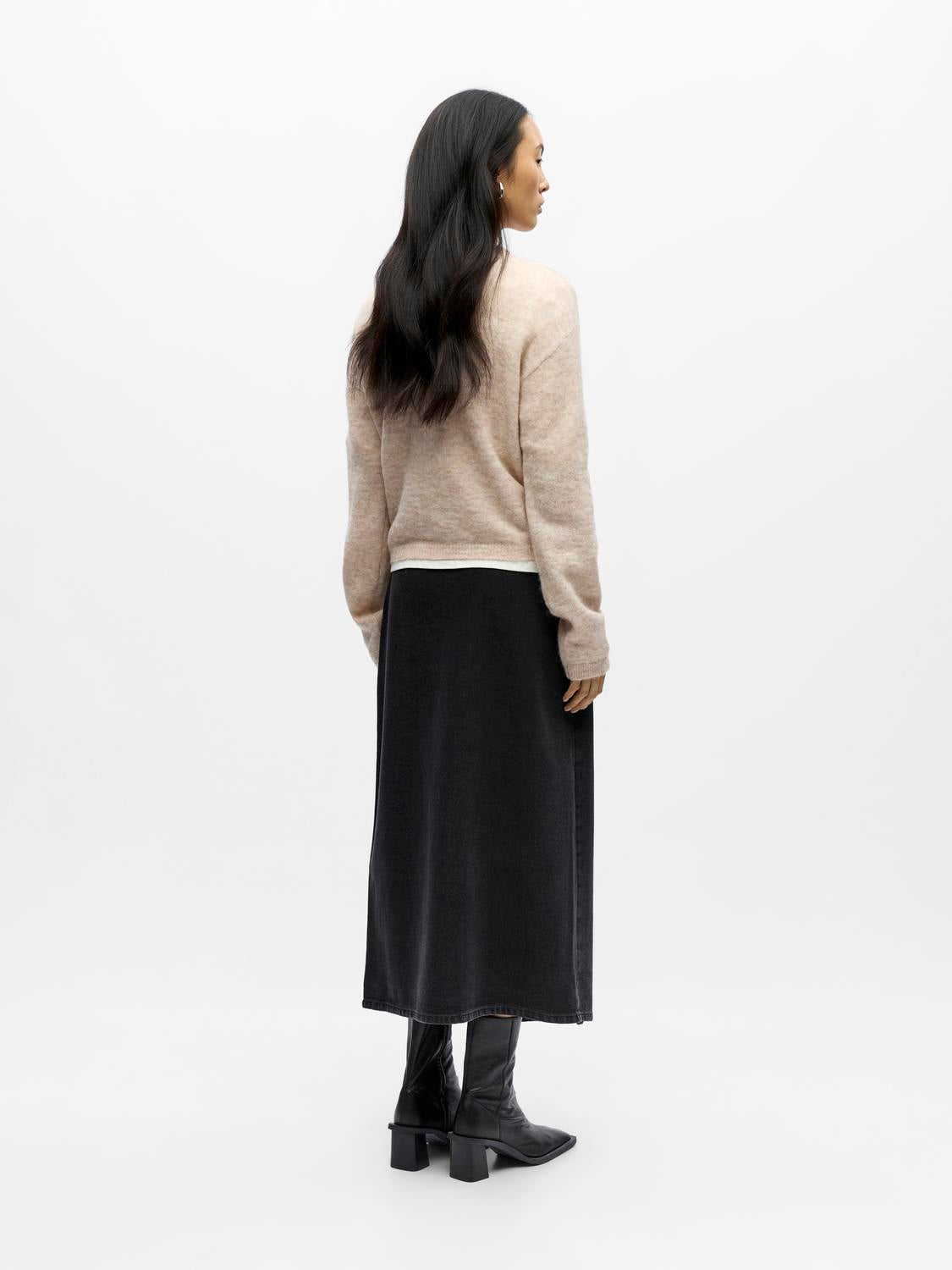 model_shot-back