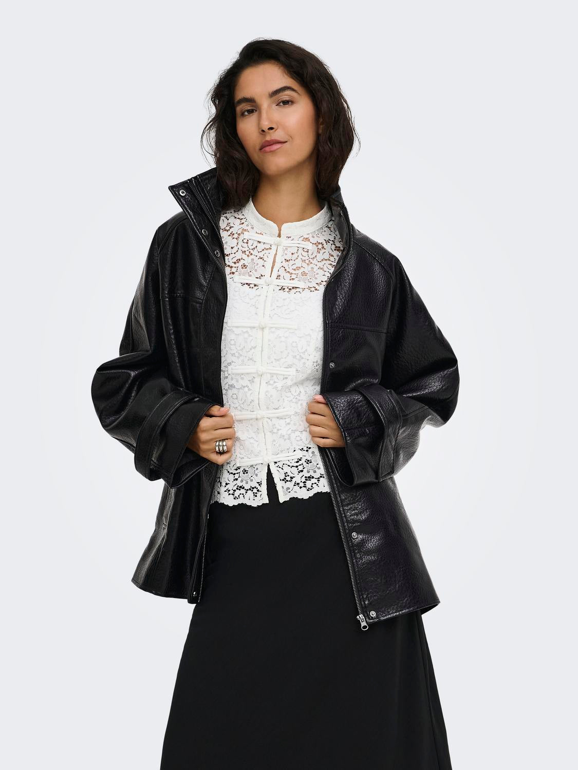 model_shot-front