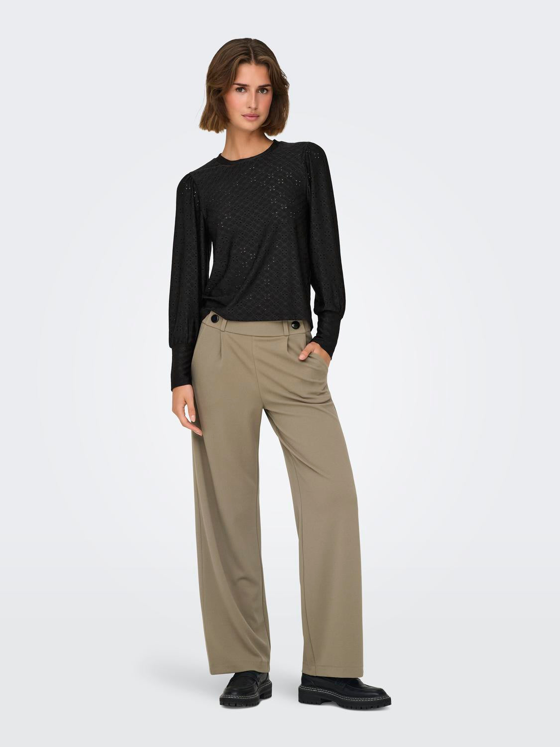 model_shot-front_full