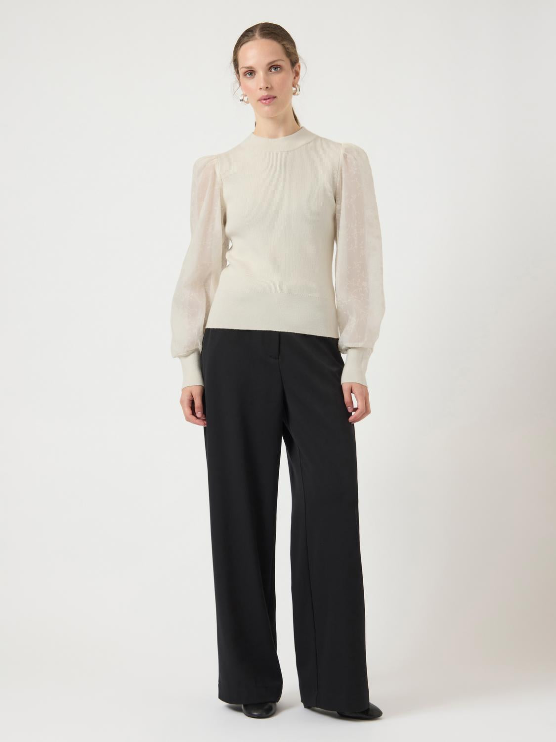 model_shot-front_full