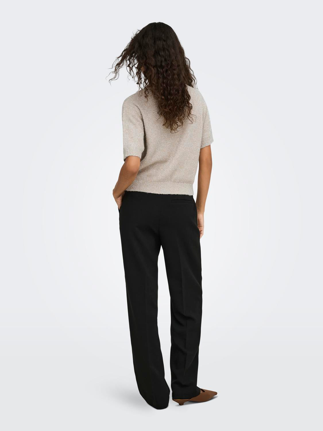 model_shot-back