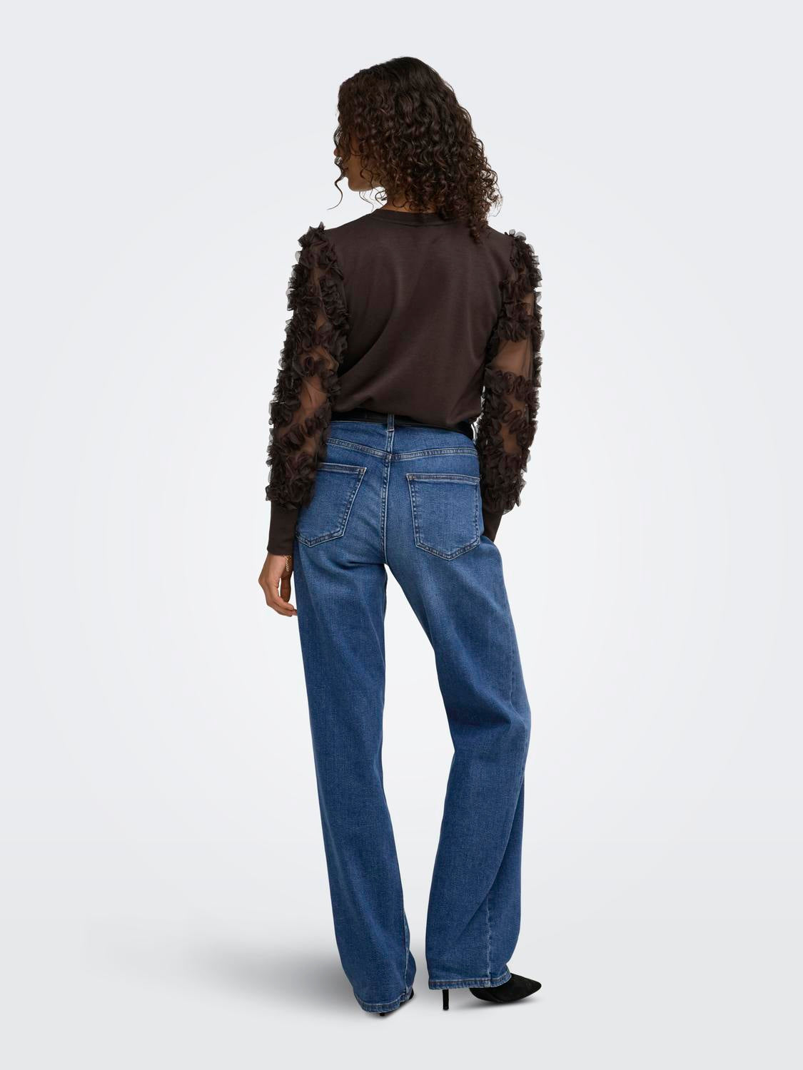 model_shot-back