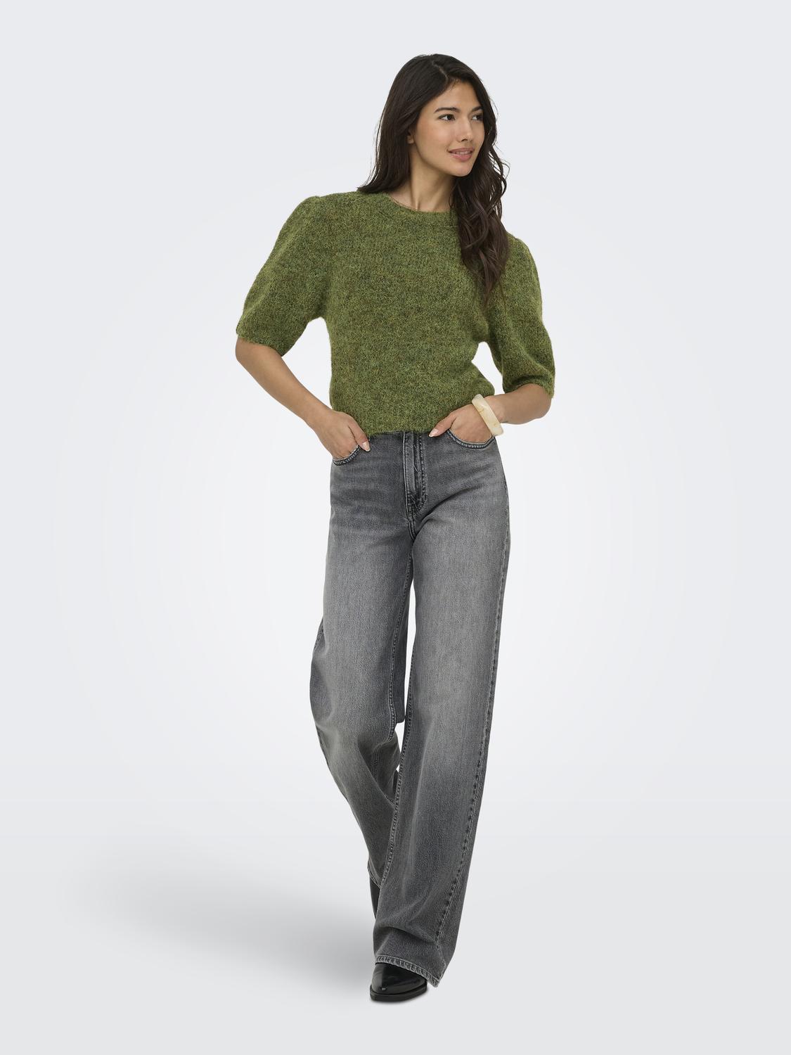 model_shot-front_full
