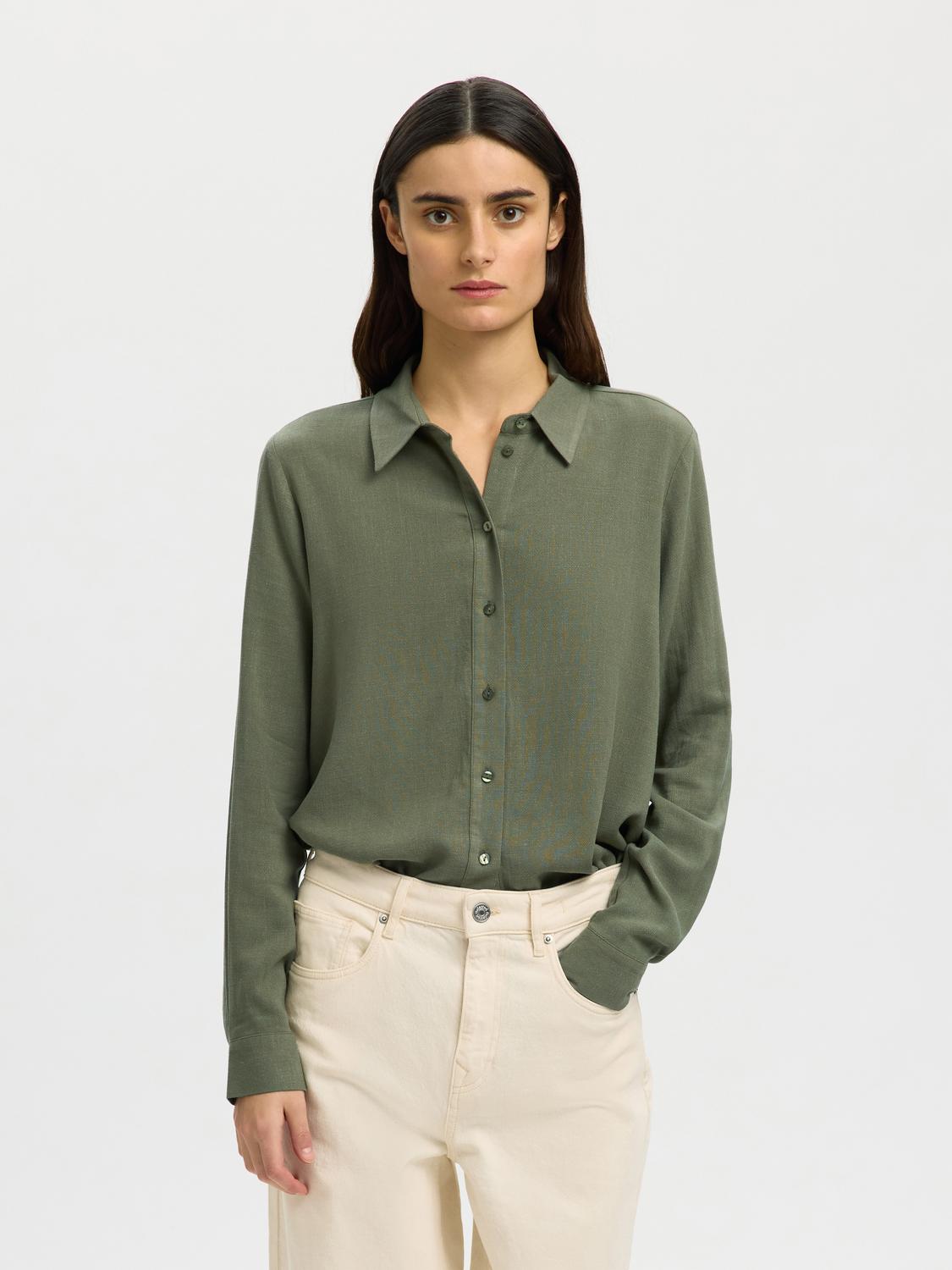 model_shot-front