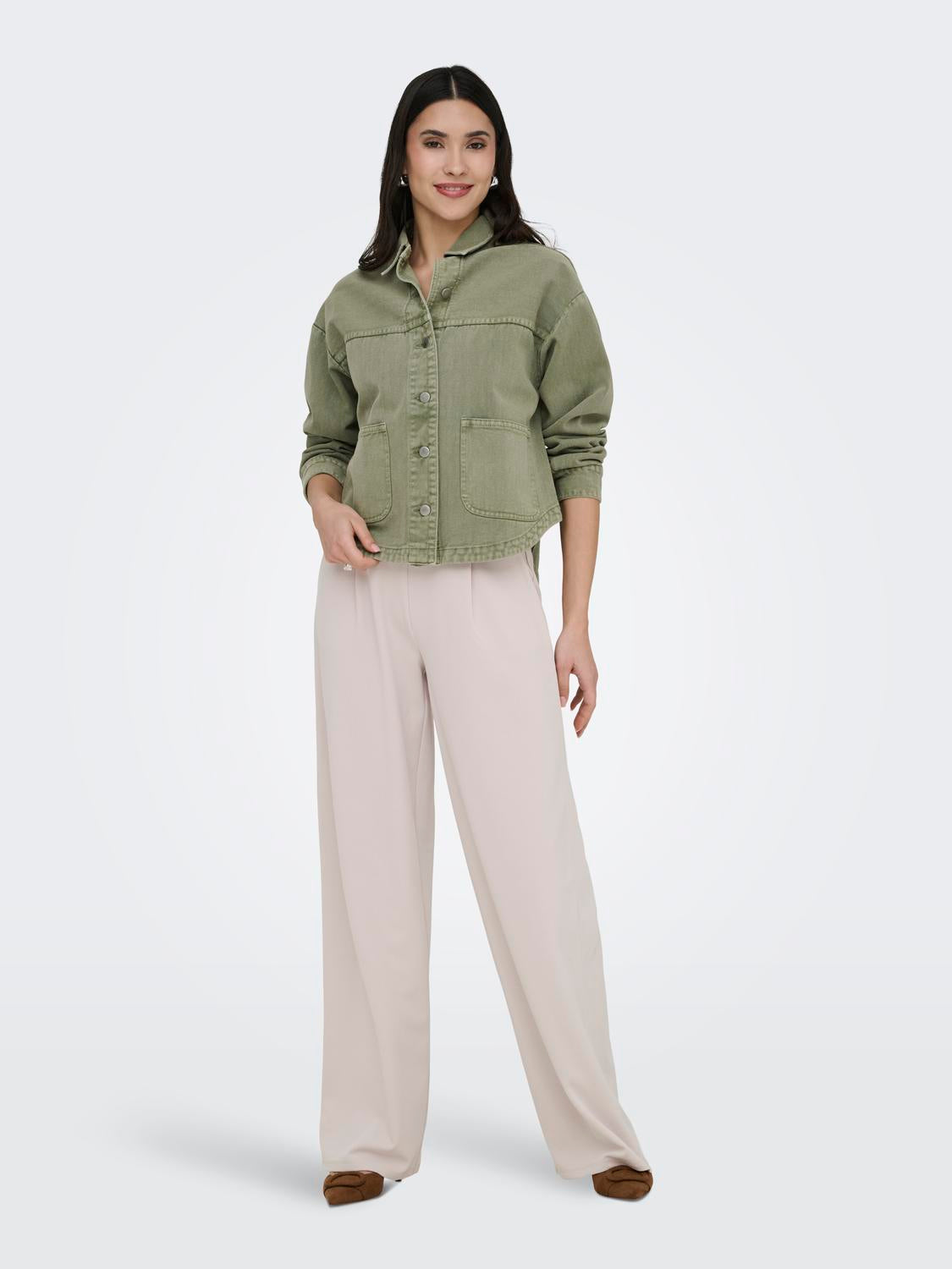 model_shot-front_full