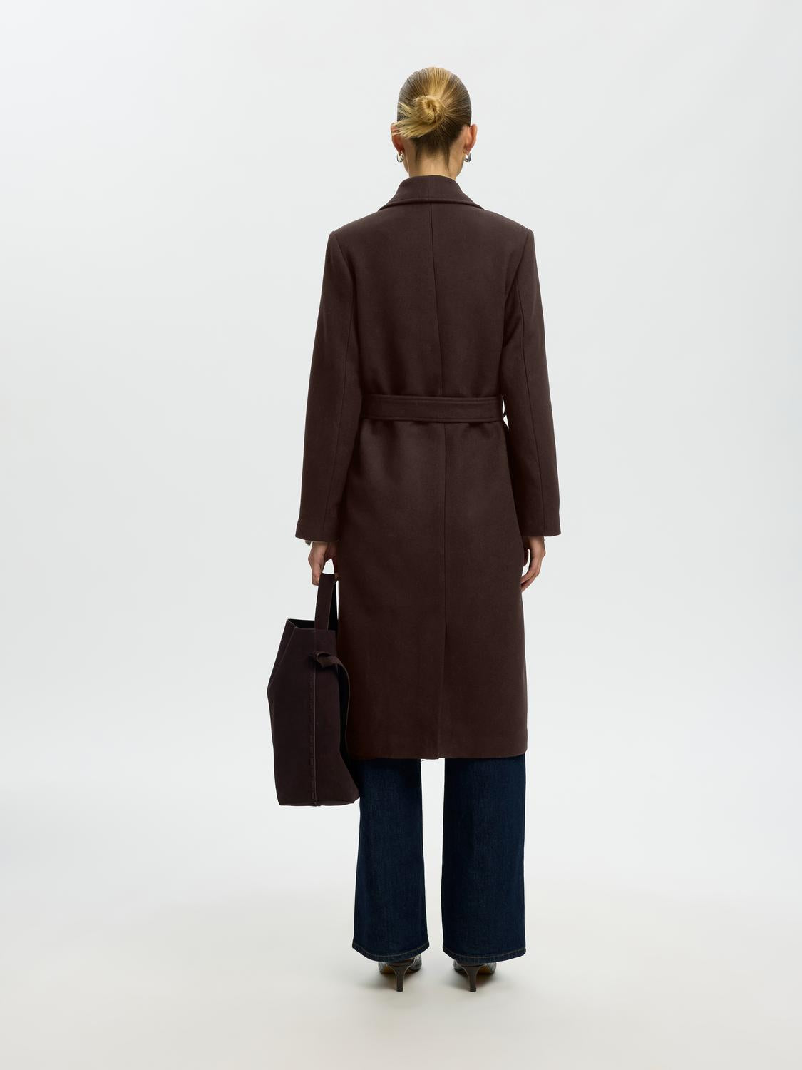 model_shot-back