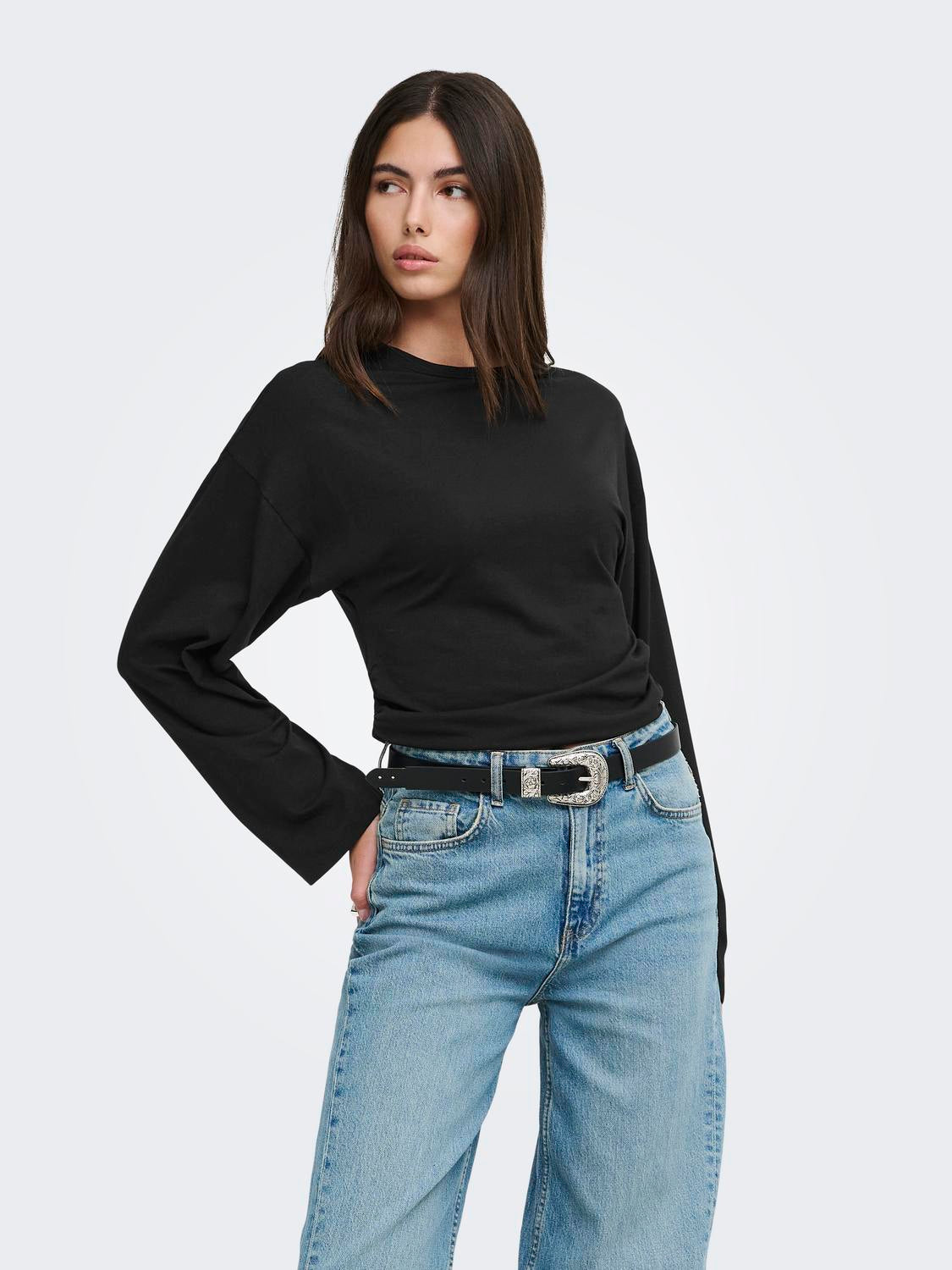model_shot-front