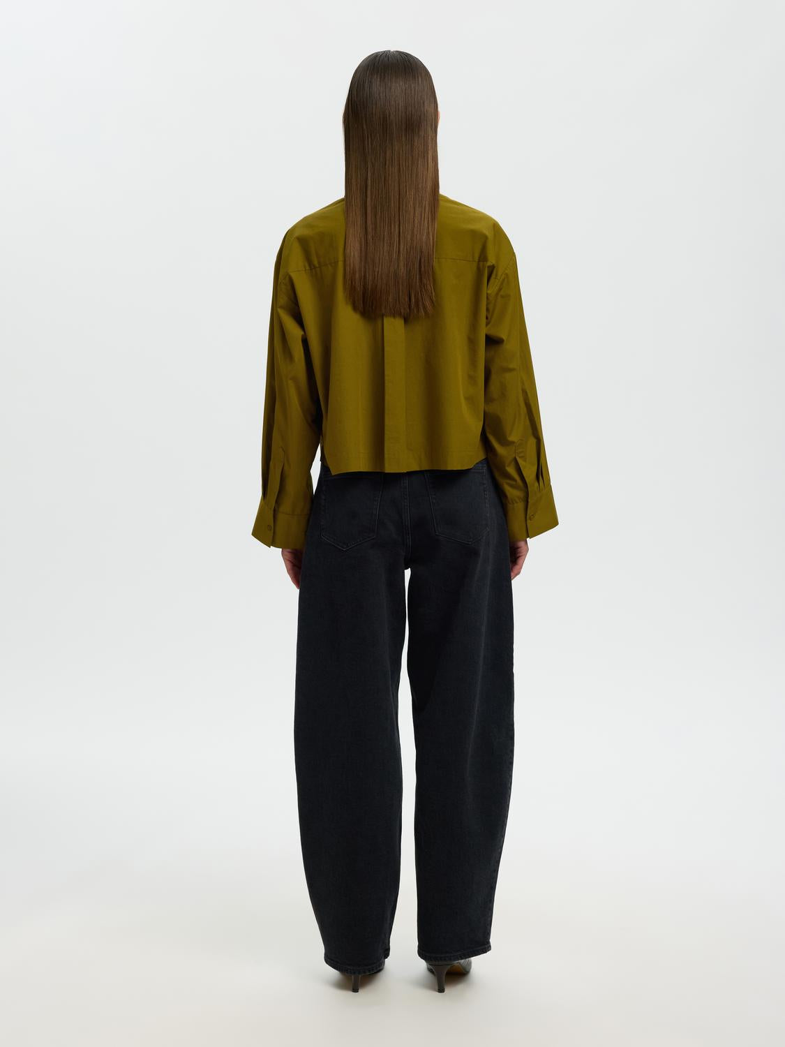 model_shot-back