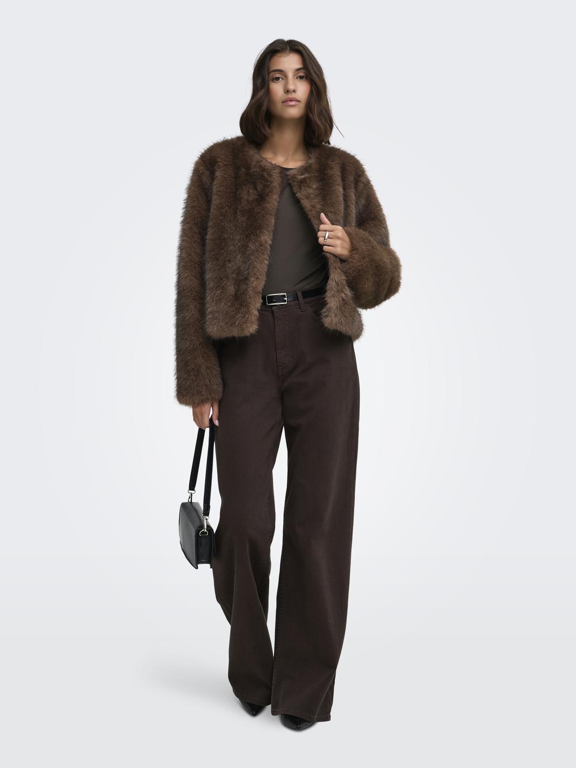 model_shot-front_full