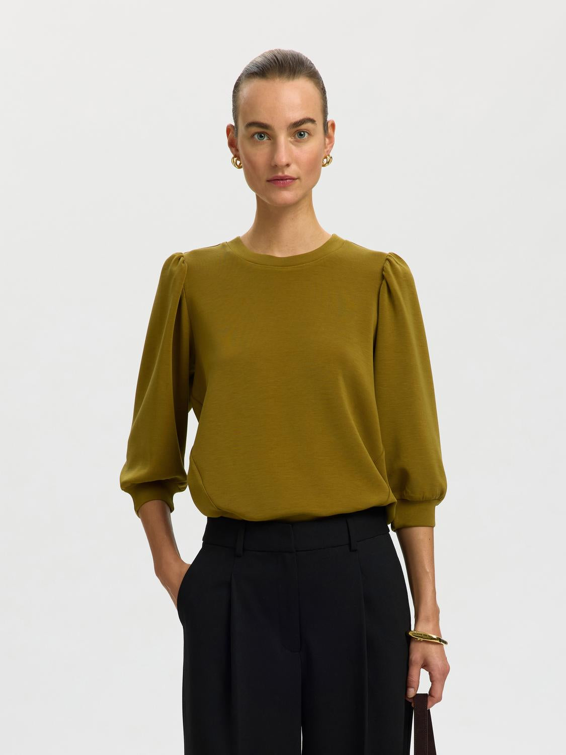 model_shot-front