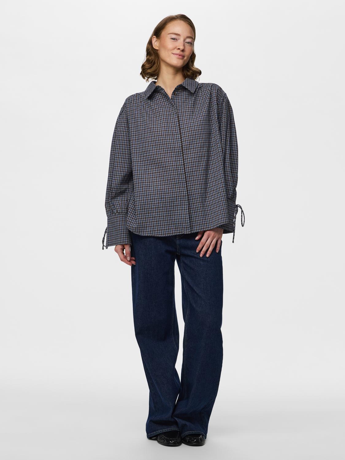 model_shot-front_full