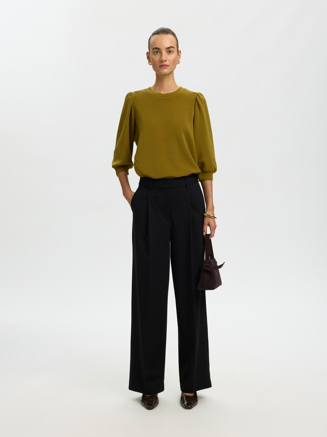 model_shot-front_full