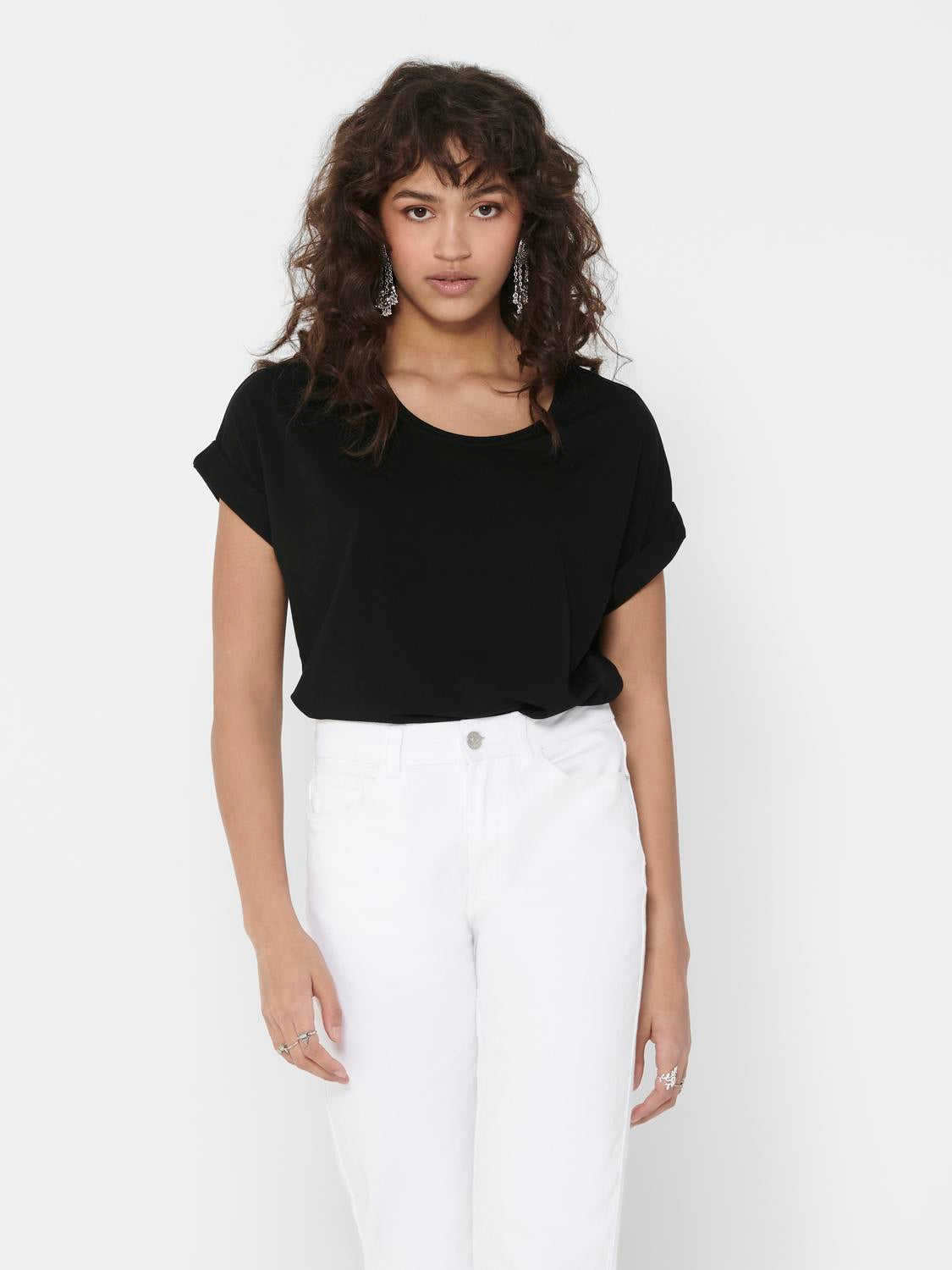 model_shot-front