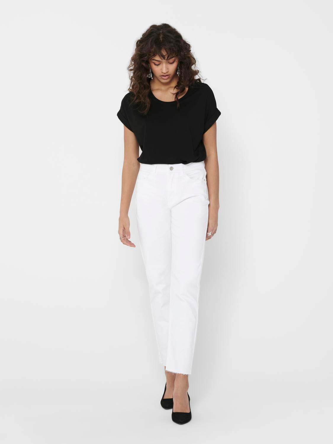 model_shot-front_full