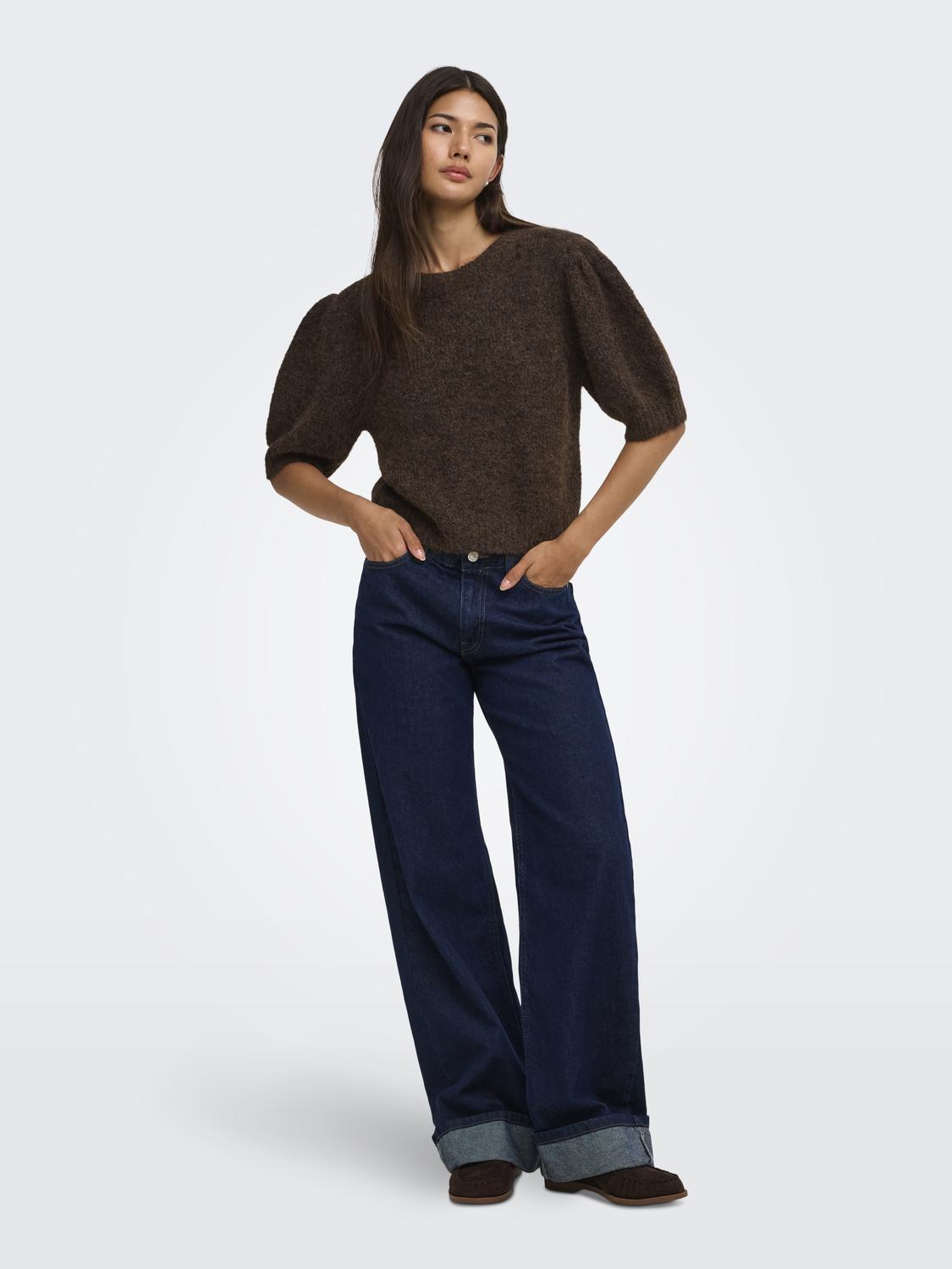 model_shot-front_full