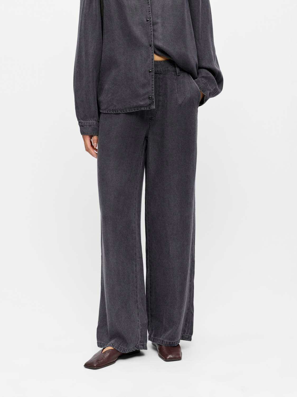 model_shot-front