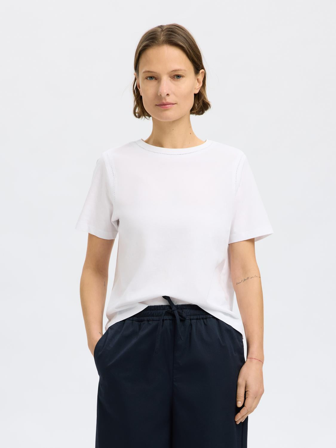 model_shot-front