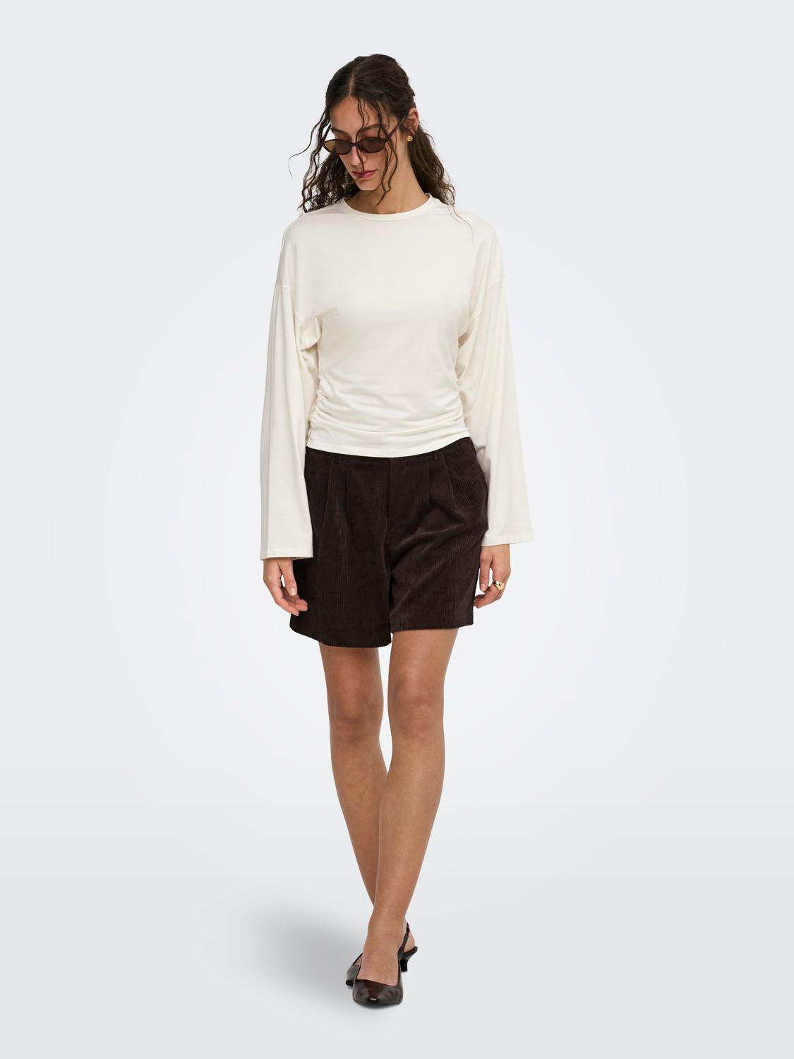model_shot-front_full