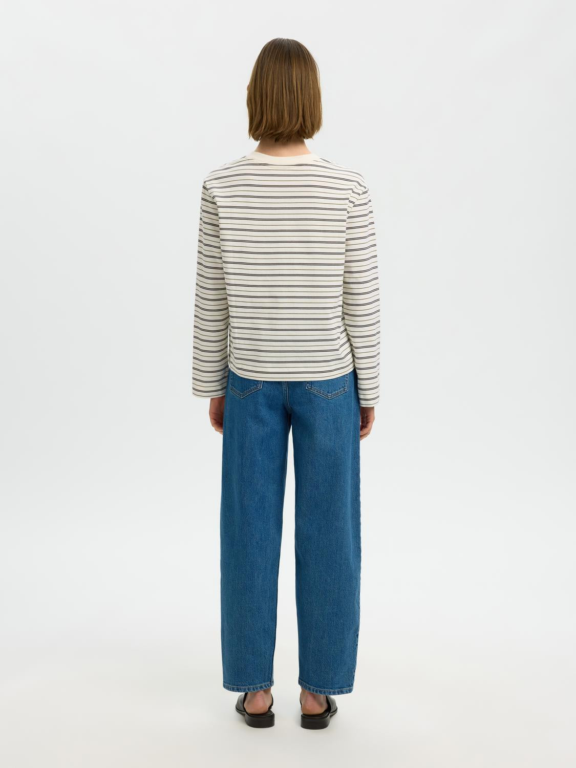 model_shot-back