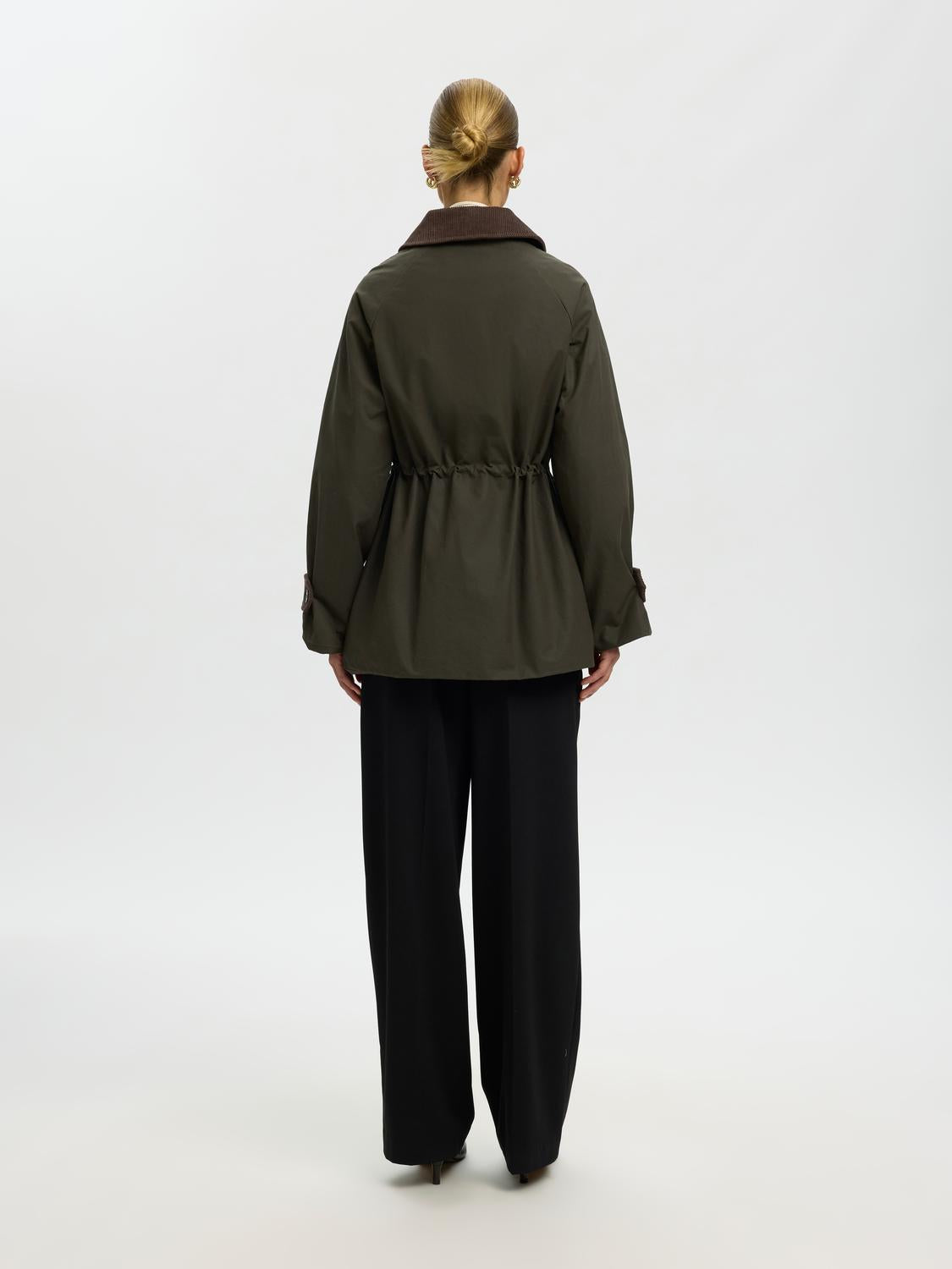 model_shot-back
