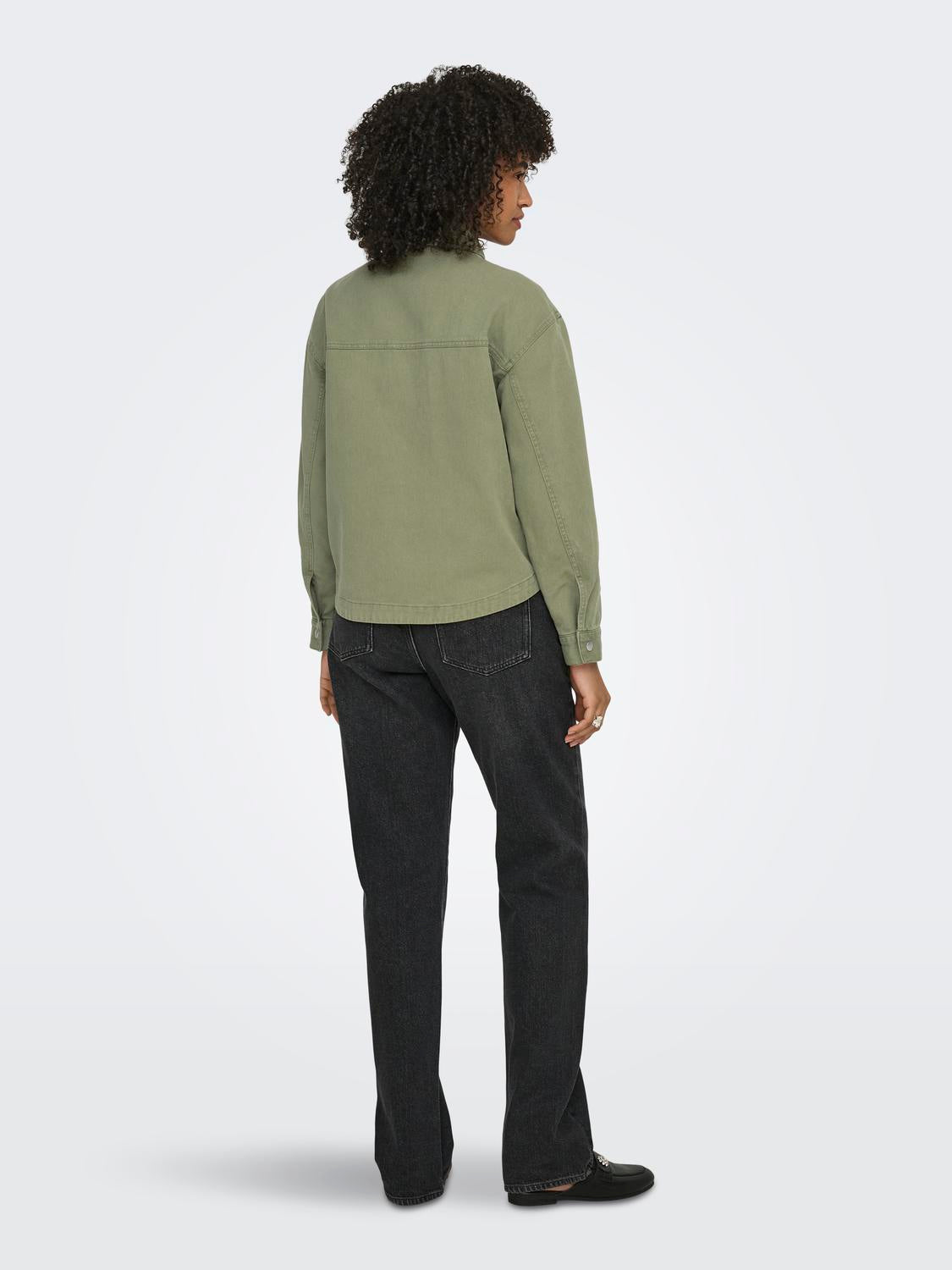 model_shot-back