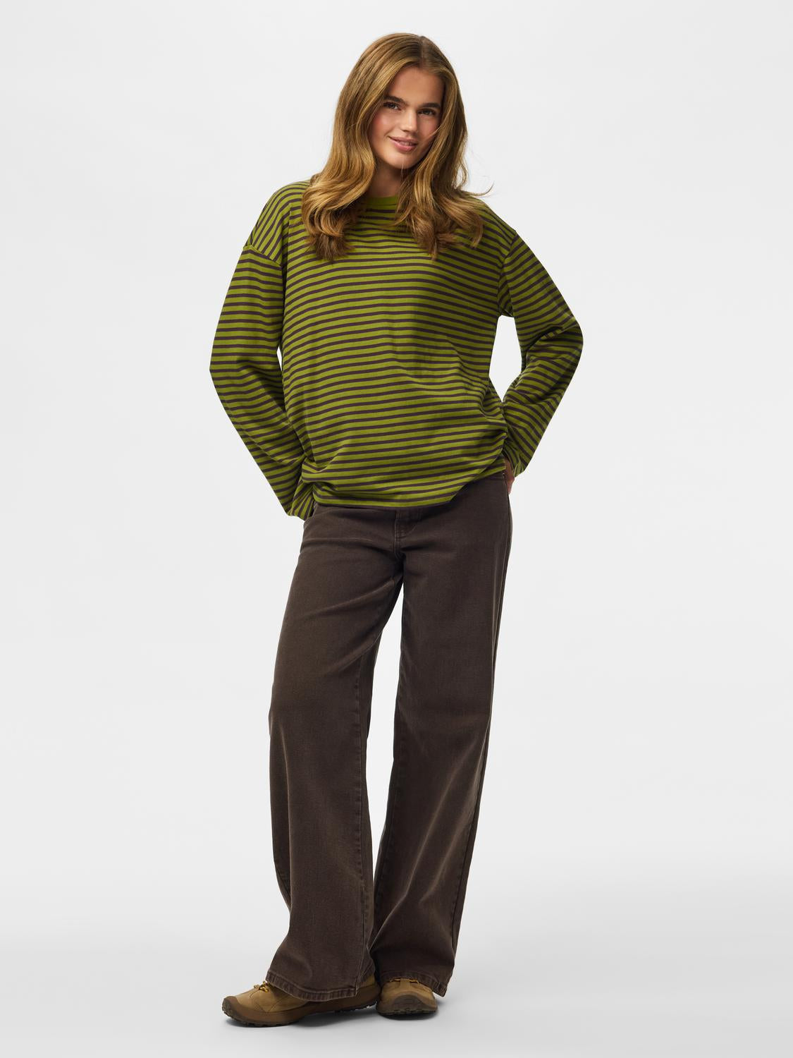 model_shot-front_full