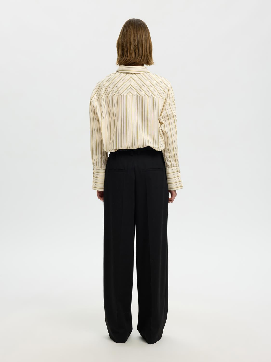 model_shot-back