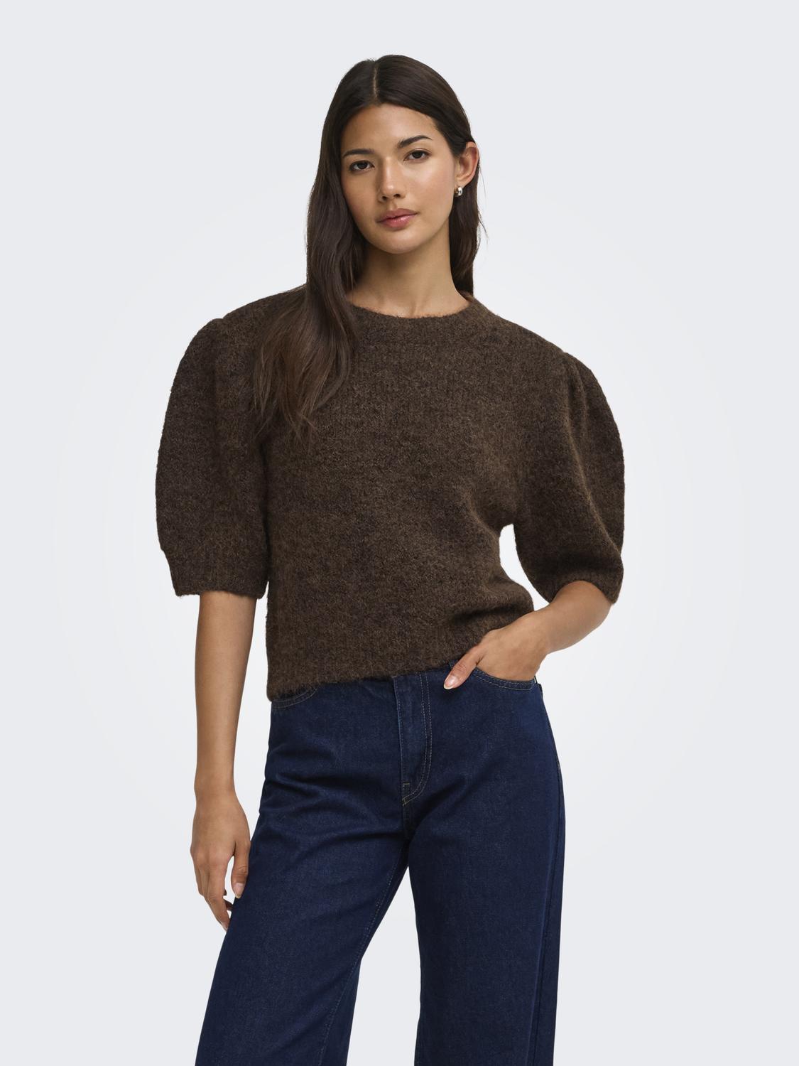 model_shot-front
