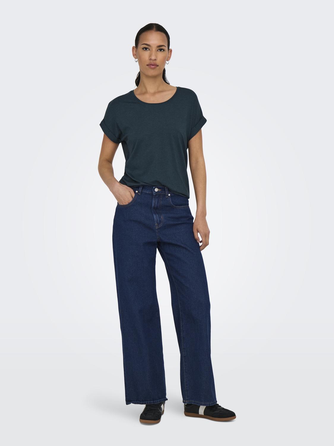 model_shot-front_full