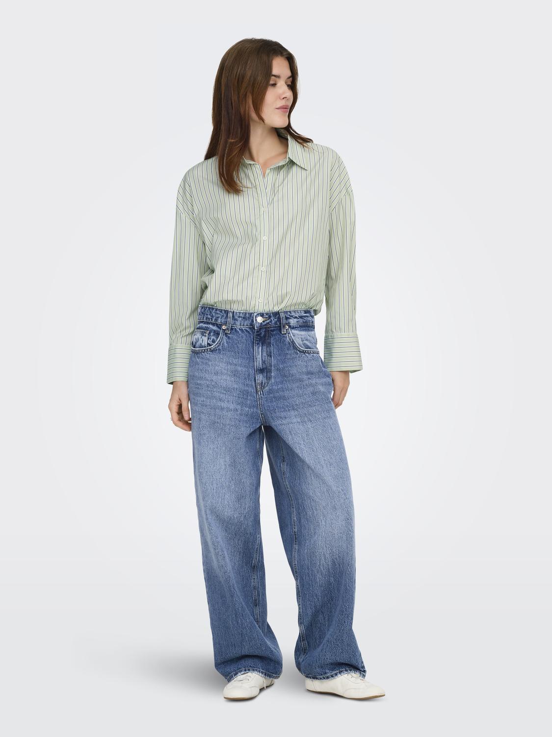 model_shot-front_full