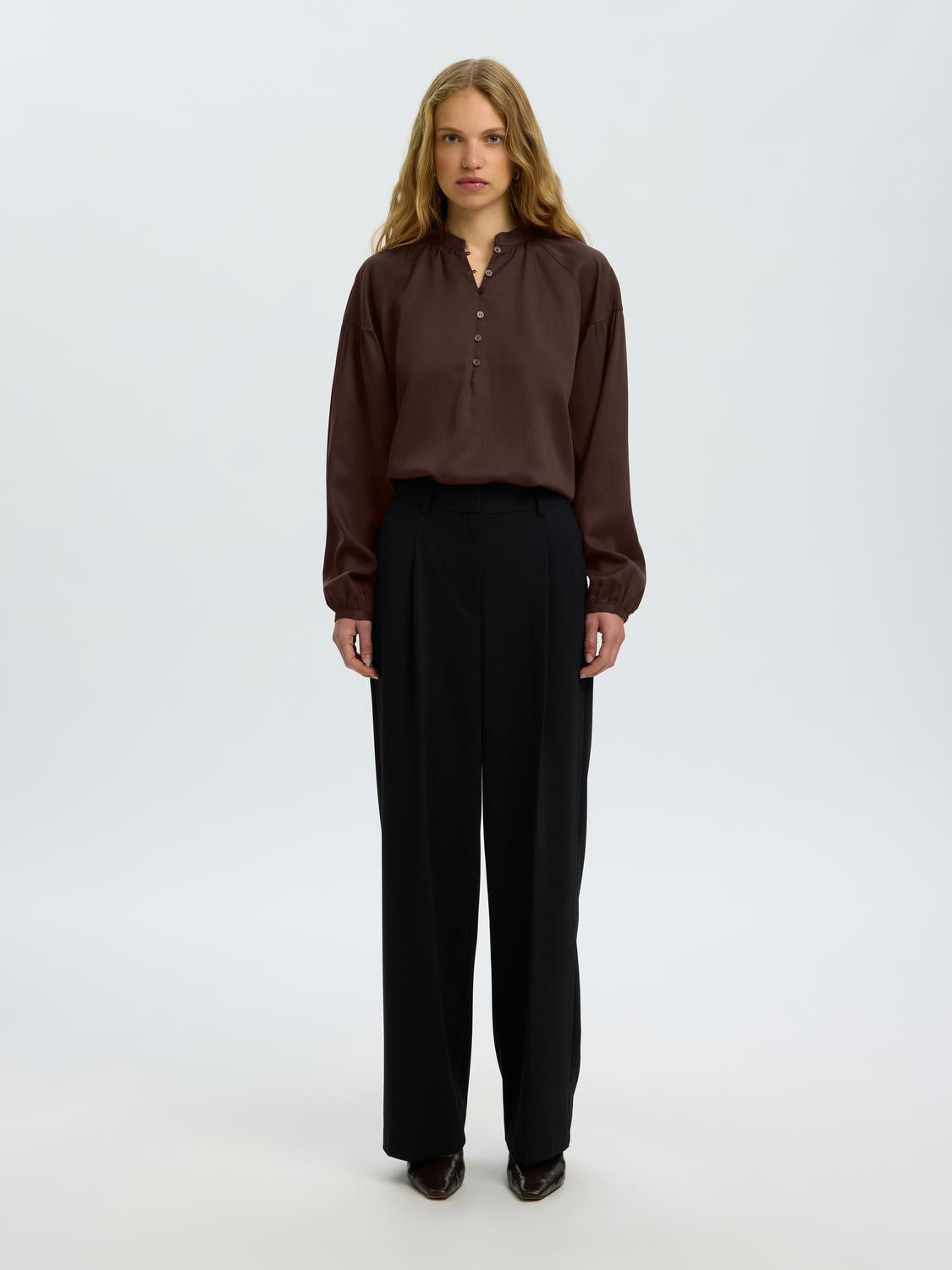 model_shot-front_full