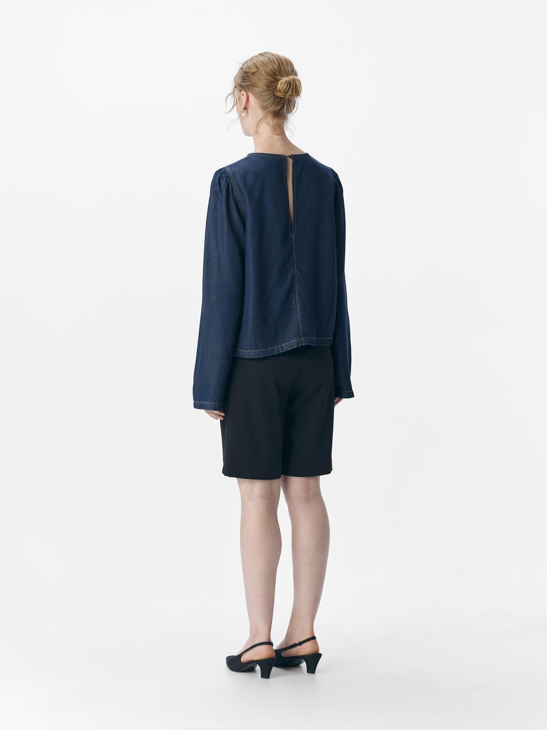 model_shot-back