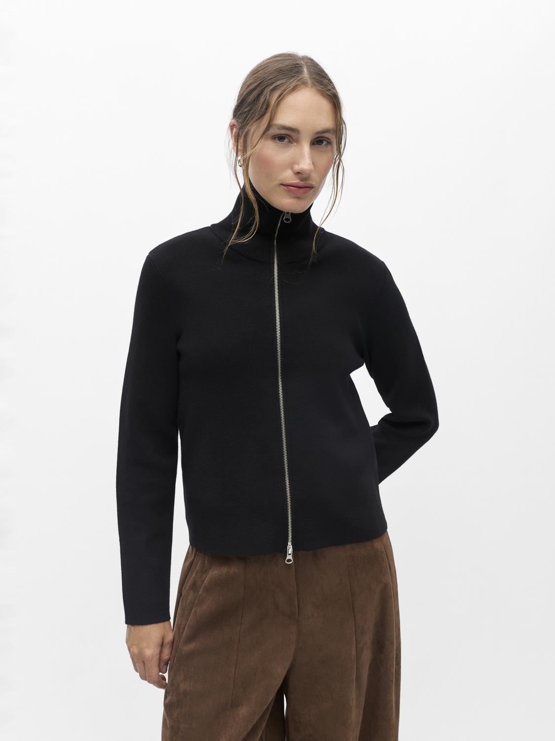 model_shot-front