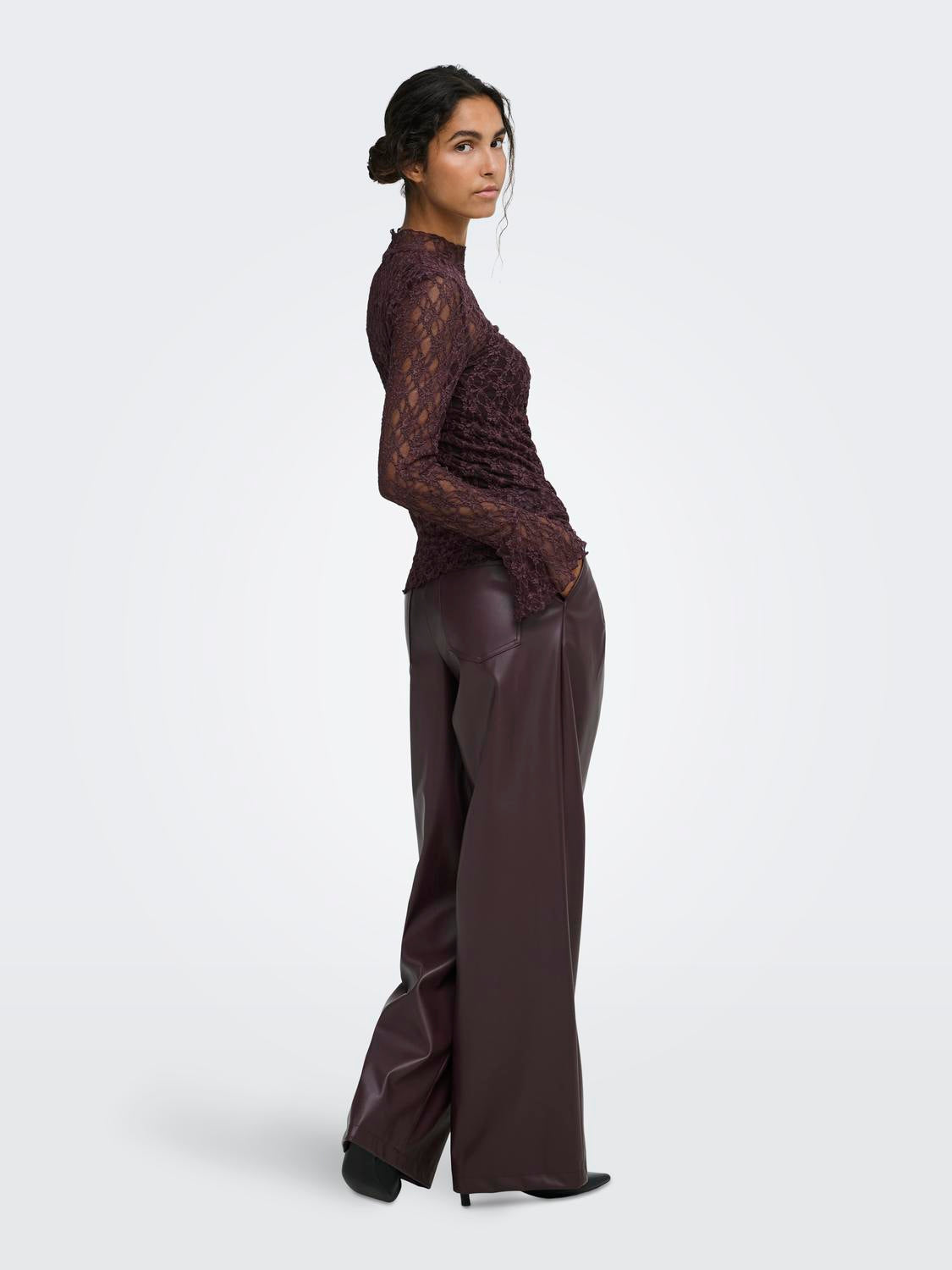 model_shot-back